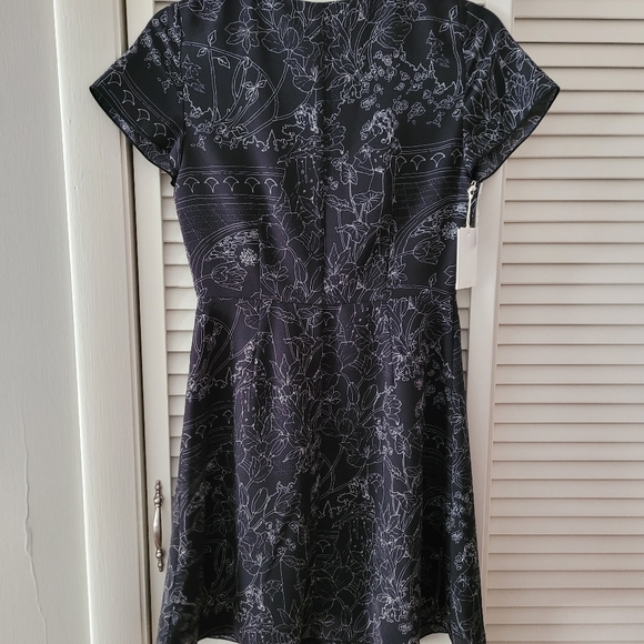 NWT Aritzia Wilfred Nazaire Dress in Black White Print Size 2 - Picture 4 of 8